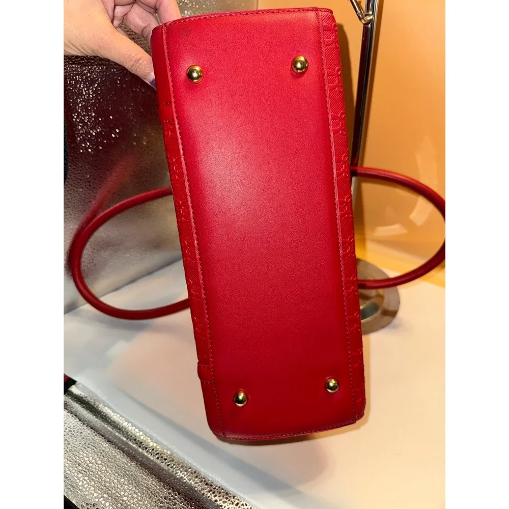 Semonillion vibrant red